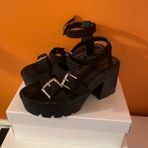 Sandals with platform heel